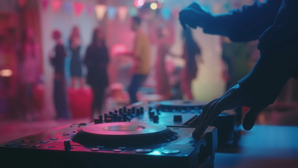 Bassline DJs | Read a crowd as a DJ